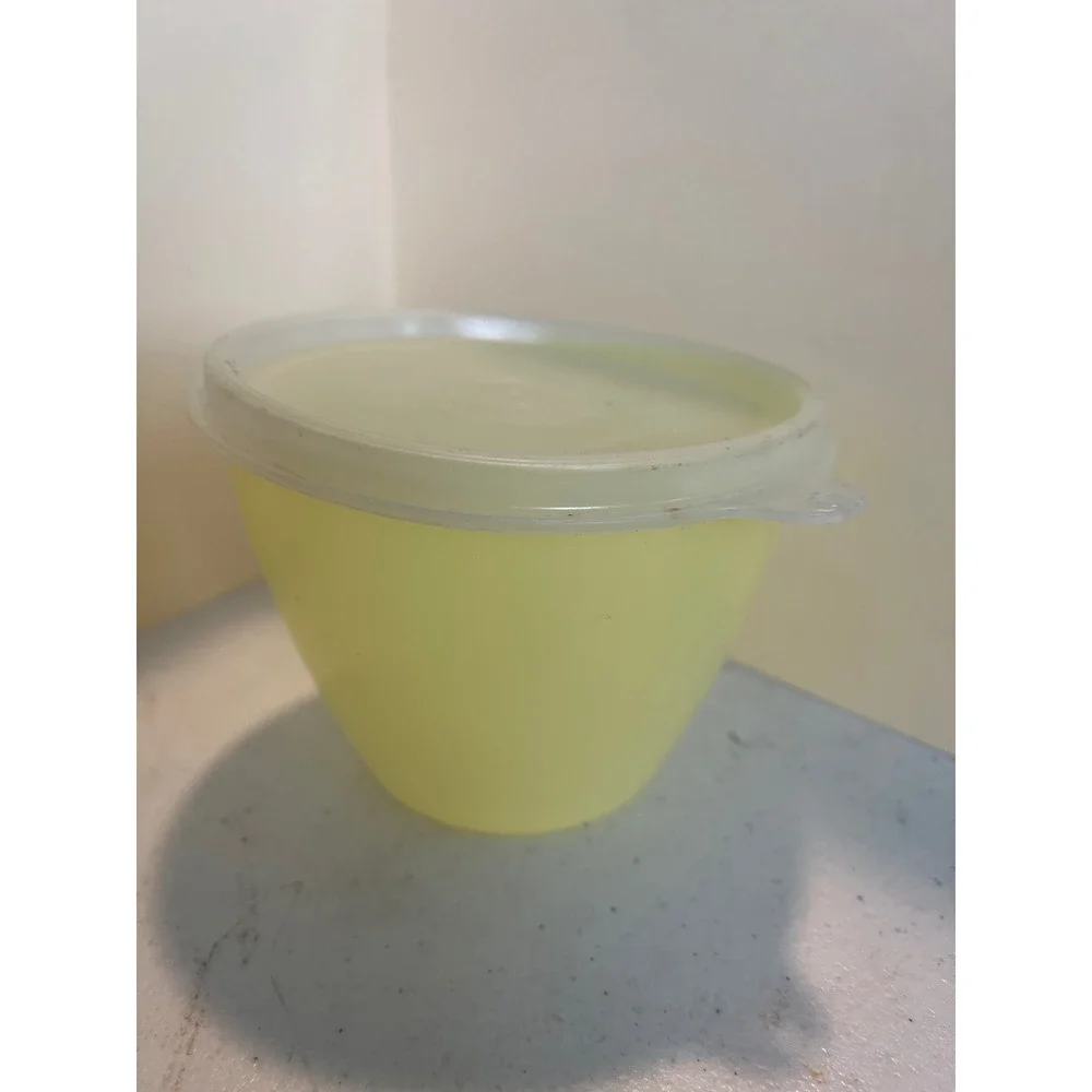Vintage Tupperware Wonderlier Bowl Sunbeam Yellow with Sheer Seal lid #148-43